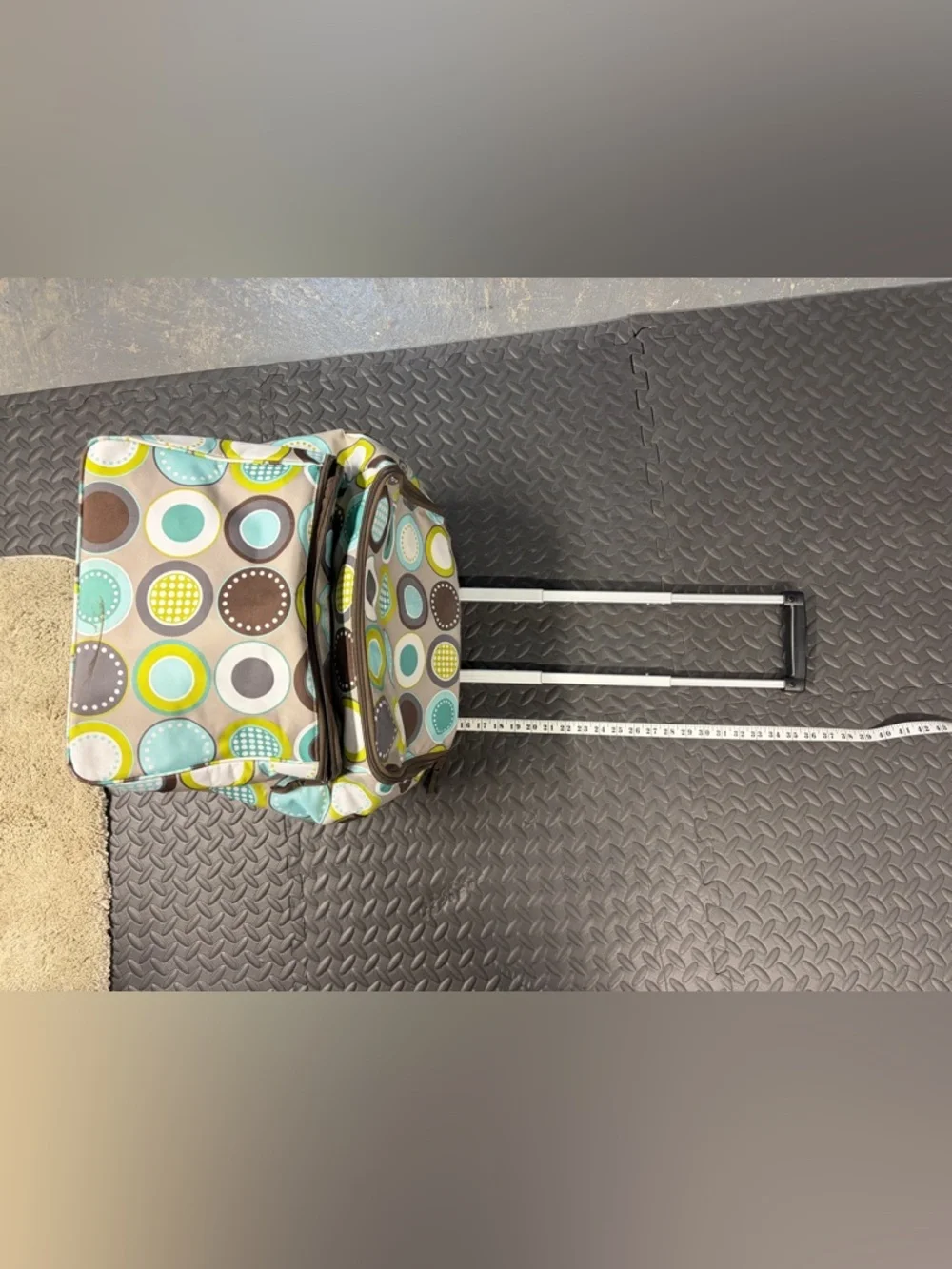 Thirty One rolling cooler with handles and wheels